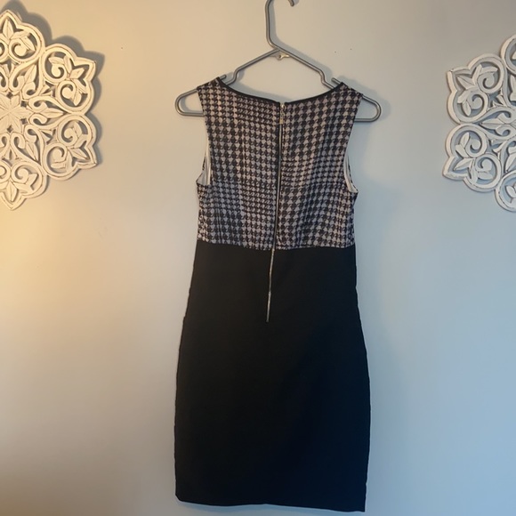 Fitted clack dress with top patterns - Picture 2 of 2